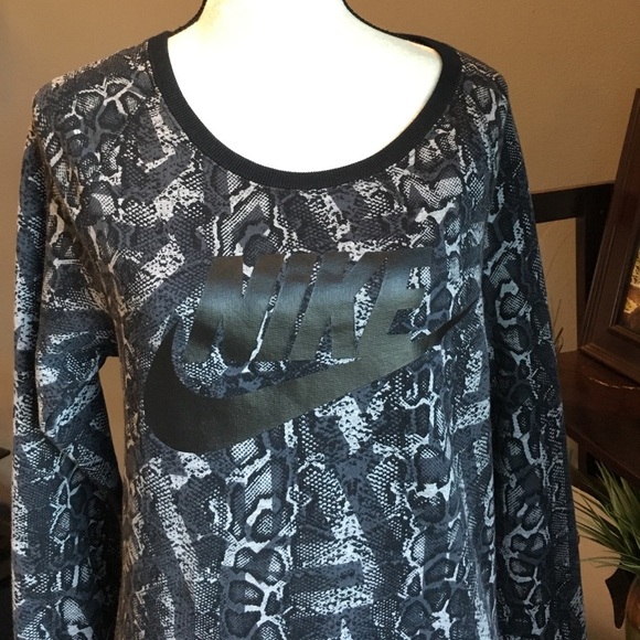 Snake print Nike Sweatshirt - Picture 2 of 7
